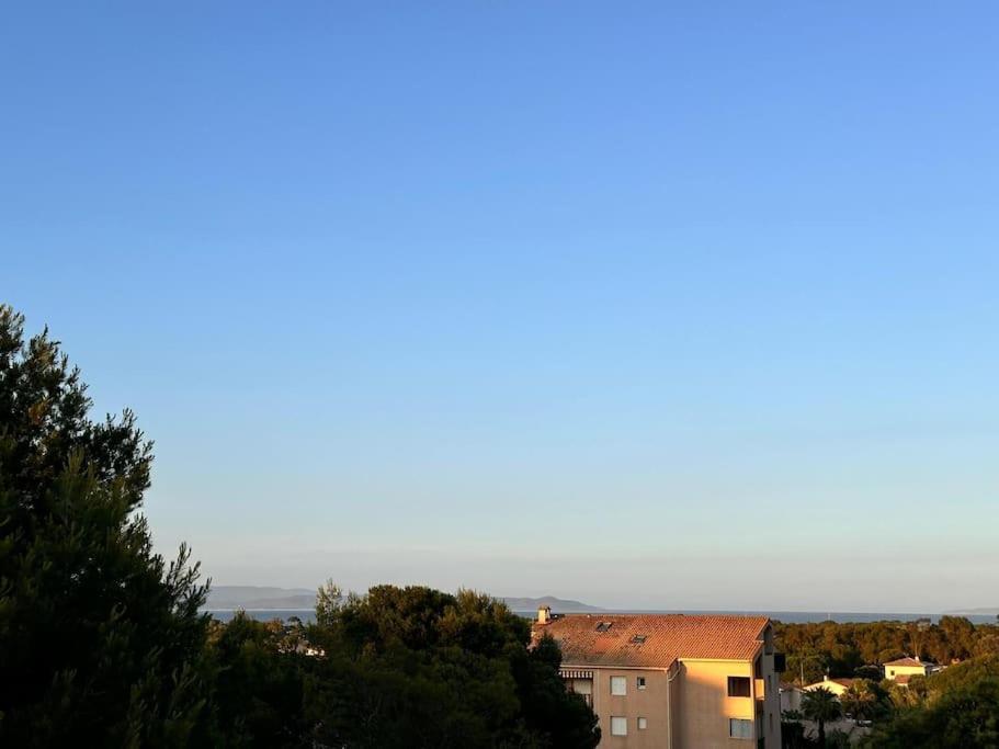T2 Vue A Giens Apartment